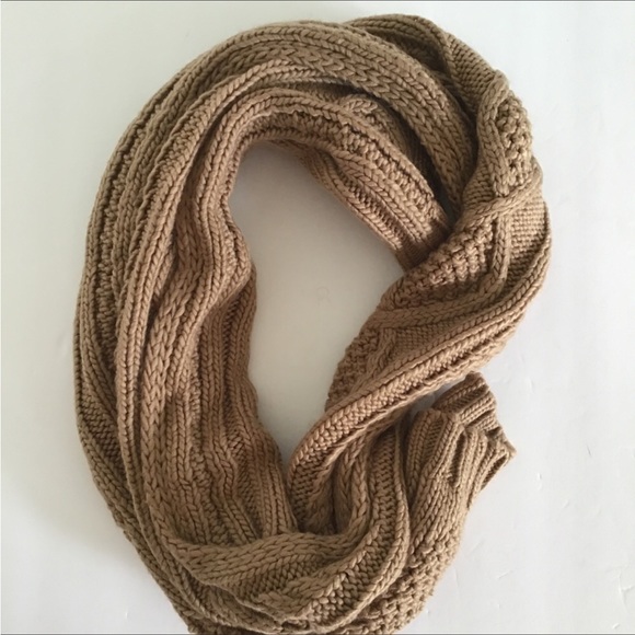 MICHAEL KORS TAN COLORED CHUNKY KNIT SCARF - Picture 3 of 14